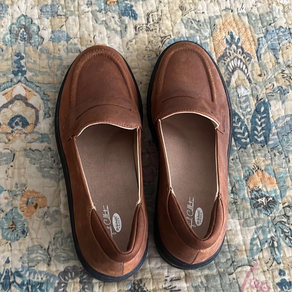 Adorable brown loafers from Dr. Scholl’s. Never worn. Size 10